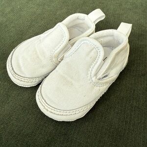 Infant Slip-On V Crib Shoe - Size 3.0